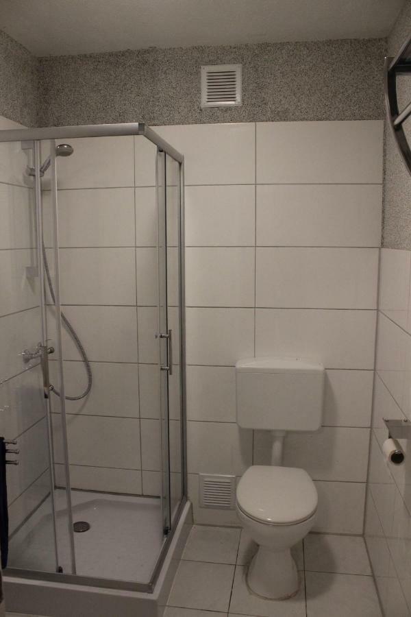 Zimmer Sucht Bewohner Duisburgo Exterior foto