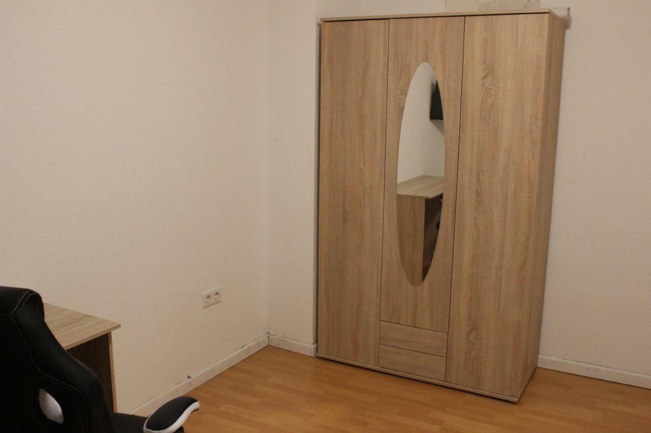 Zimmer Sucht Bewohner Duisburgo Exterior foto